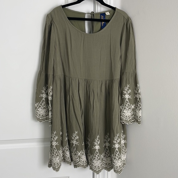 Blue Rain Dresses & Skirts - Blue Rain Olive Green Embroiderer Floral Midi Length Dress, Size Small